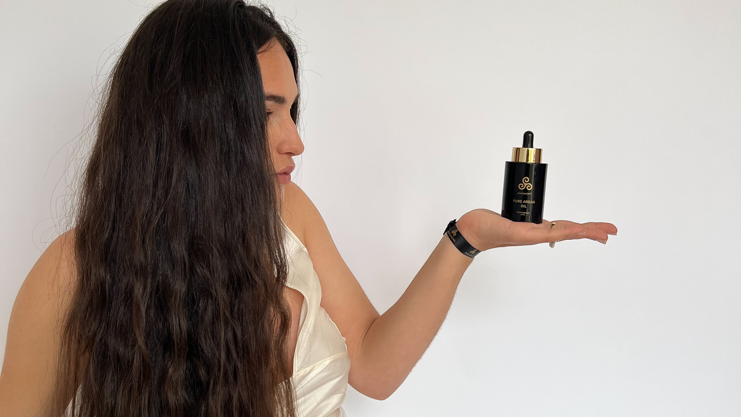 ¿Cómo usar el aceite de Argán en el cabello?